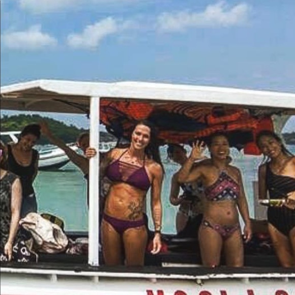 Bikini top large bottoms small worn once - Picture 3 of 3